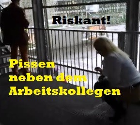 Riskant! Public Pissen am Notausgang