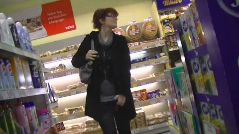 Unglaublich Public - Blowjob im Supermarkt