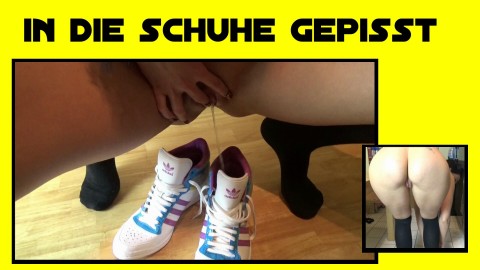 in die Schuhe gepisst