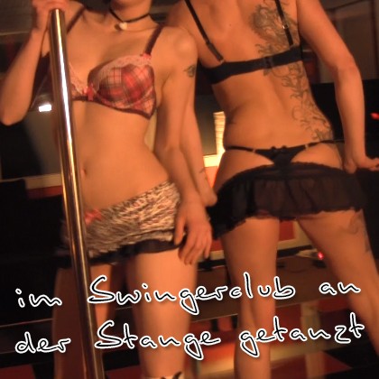 Im Swingerclub an der Pole Dance Stange gestrippt