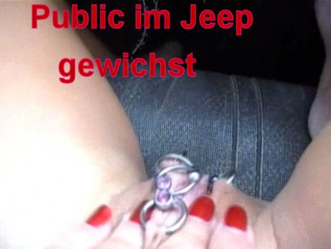 Public im Jeep gewichst!