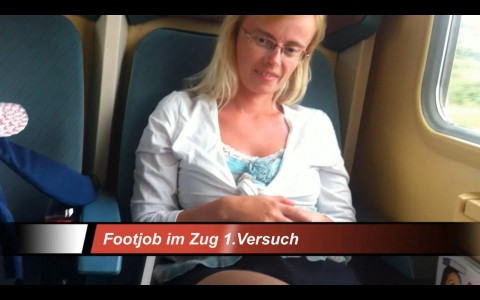 Footjob im Zug