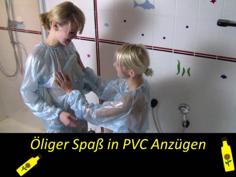 Öliger Spaß in PVC Plastik Anzügen