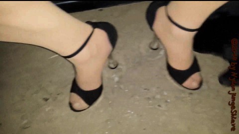 Cindy Devot 02: High Heels im Feld