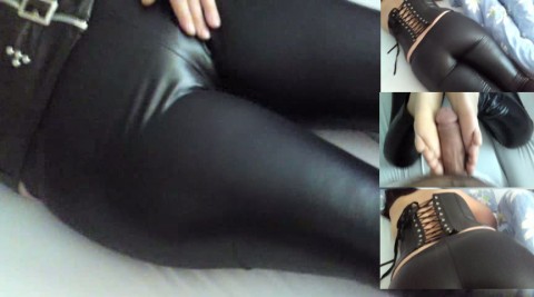 Glanzleggins Cameltoe auf dem Bett- feetjob