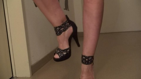 Neue schwarze High Heels