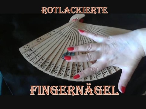 rotlackierte Fingernägel