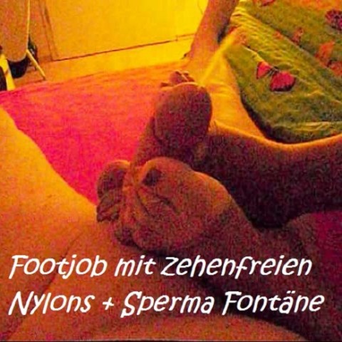 Footjob mit zehenfreien Nylons