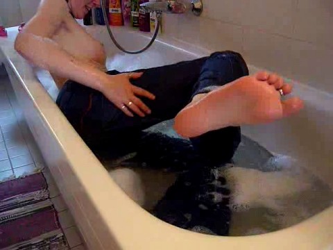 Mit Jeans in die Wanne !