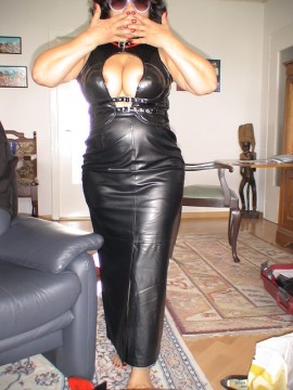 Amateur whore in leather