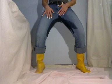 Yellow horny rubberboots