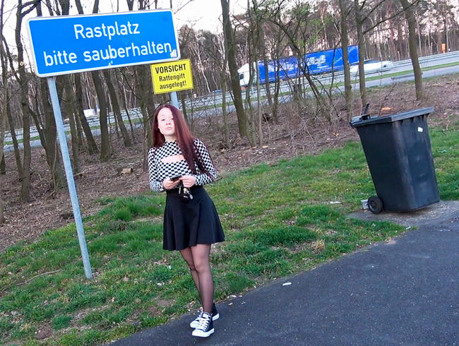 Mädchen braucht Hilfe Parkplatzfick