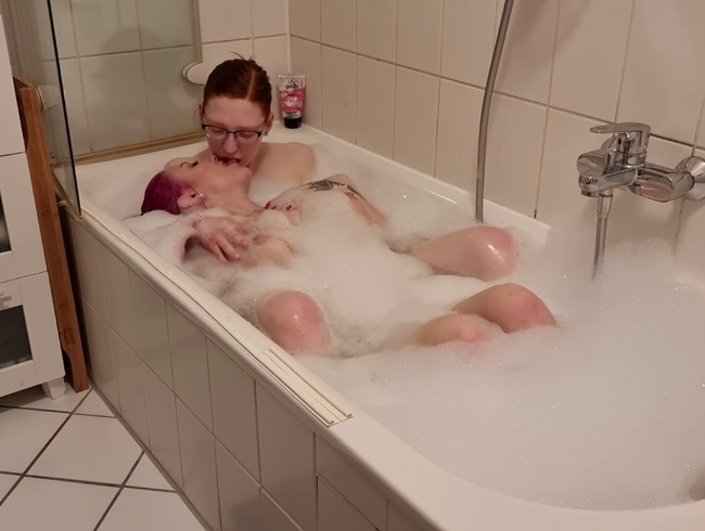 Soo schön! Badewannenzeit mit Nika-Venus