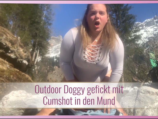 Outdoor Doggy gefickt mit Cumshot in den Mund